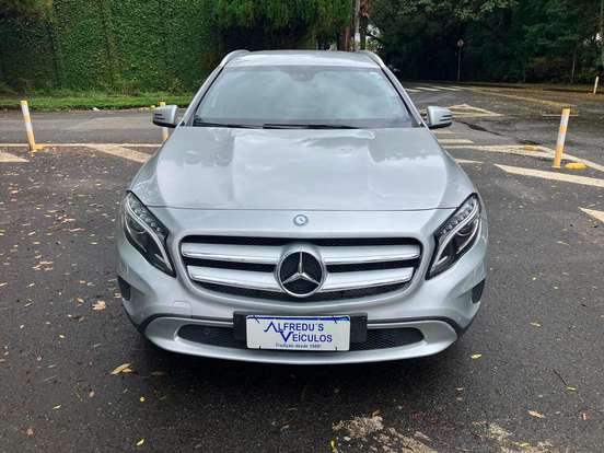 MERCEDES-BENZ-GLA 200-2015
