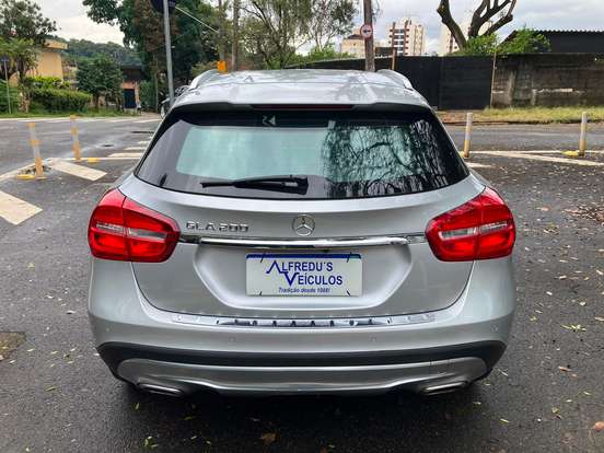 MERCEDES-BENZ-GLA 200-2015