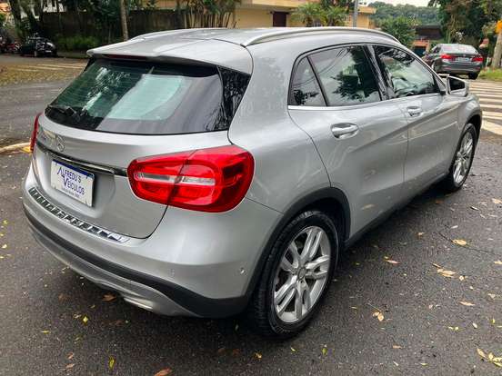 MERCEDES-BENZ-GLA 200-1.6 CGI STYLE 16V TURBO FLEX 4P AUTOMÁTICO MERCEDES-BENZ-GLA 200-2015