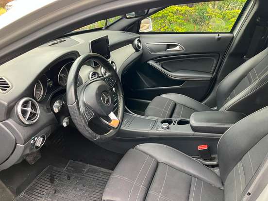 MERCEDES-BENZ-GLA 200-2015