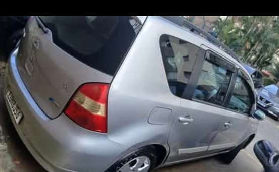 NISSAN-LIVINA-1.8 SL 16V FLEX 4P AUTOMÁTICO NISSAN-LIVINA-2011
