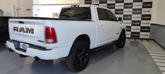 /en/city-santa-catarina/cate-car-used-car/ram-classic-2022-5-7-v8-gasoline-laramie-night-edition-cd-4x4-automatic-48491609826853888/-3