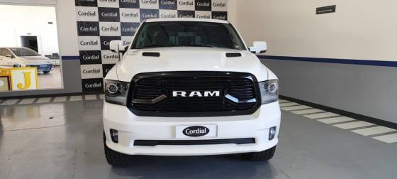 /en/city-santa-catarina/cate-car-used-car/ram-classic-2022-5-7-v8-gasoline-laramie-night-edition-cd-4x4-automatic-48491609826853888/-5