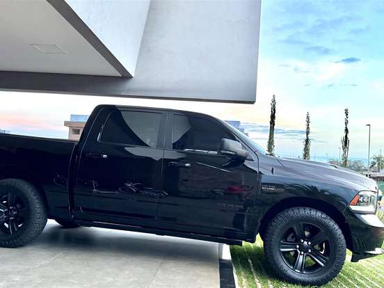 RAM-CLASSIC-5.7 V8 GASOLINA LARAMIE NIGHT EDITION CD 4X4 AUTOMÁTICO RAM-CLASSIC-2022