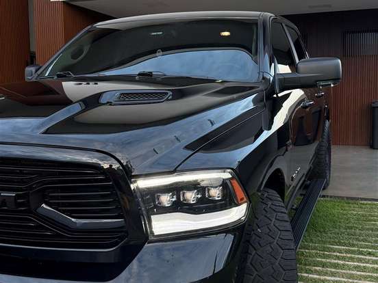 RAM-CLASSIC-5.7 V8 GASOLINA LARAMIE NIGHT EDITION CD 4X4 AUTOMÁTICO RAM-CLASSIC-2022