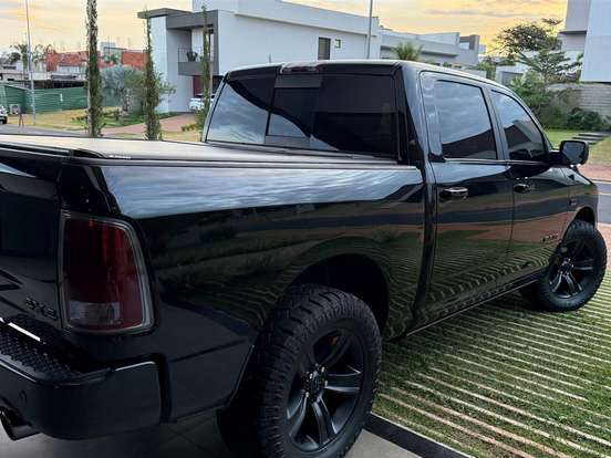 RAM-CLASSIC-5.7 V8 GASOLINA LARAMIE NIGHT EDITION CD 4X4 AUTOMÁTICO RAM-CLASSIC-2022