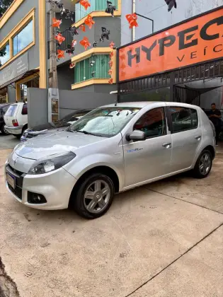 RENAULT SANDERO 1.0 EXPRESSION 16V FLEX 4P MANUAL RENAULT SANDERO 1.0 EXPRESSION 16V FLEX 4P MANUAL