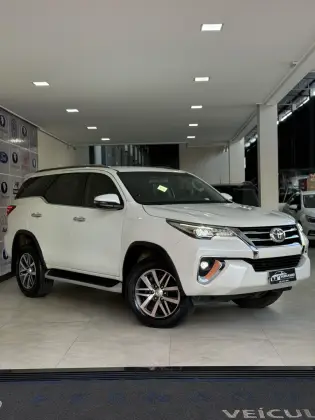 TOYOTA HILUX 2.8 SRX 4X4 CD 16V DIESEL 4P AUTOMÁTICO