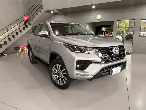 TOYOTA HILUX SW4 2.7 VVT-i FLEX SRV 7L 4X2 AUTOMÁTICO