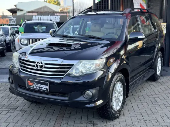 TOYOTA HILUX SW4 3.0 SRV 4X4 16V TURBO INTERCOOLER DIESEL 4P AUTOMÁTICO TOYOTA HILUX SW4 3.0 SRV 4X4 16V TURBO INTERCOOLER DIESEL 4P AUTOMÁTICO