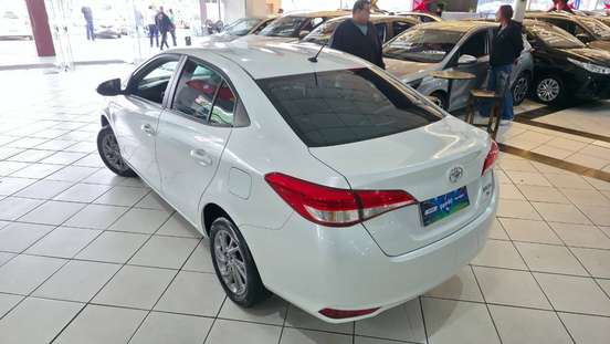 TOYOTA-YARIS-2022
