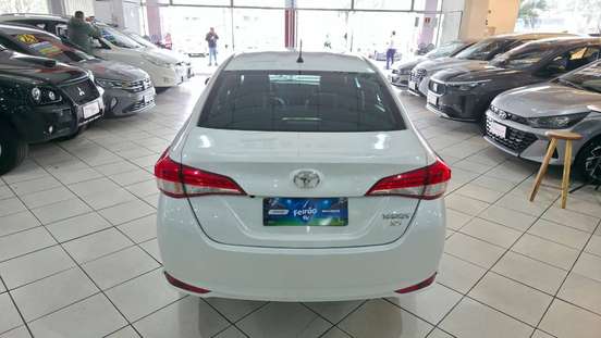 TOYOTA-YARIS-2022
