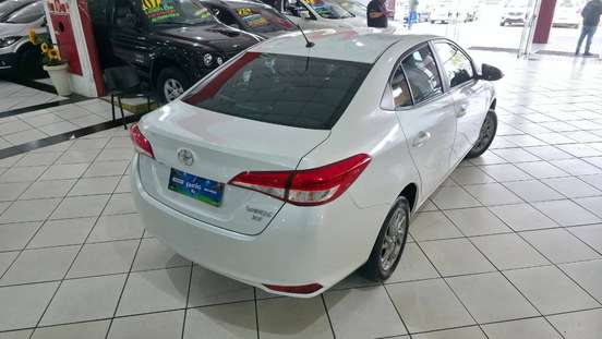 TOYOTA-YARIS-2022