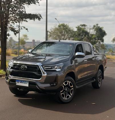 TOYOTA HILUX 2.8 D-4D TURBO DIESEL CD SRX 4X4 AUTOMÁTICO