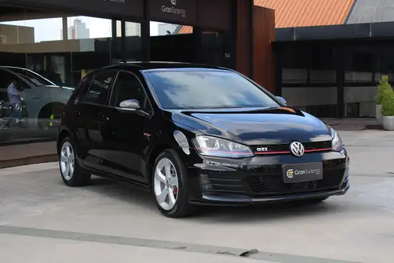 VOLKSWAGEN-GOLF-2015