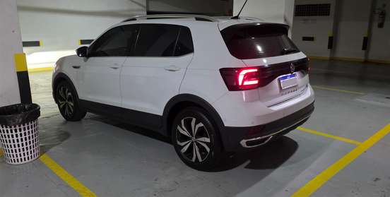 VOLKSWAGEN-T-CROSS-2021