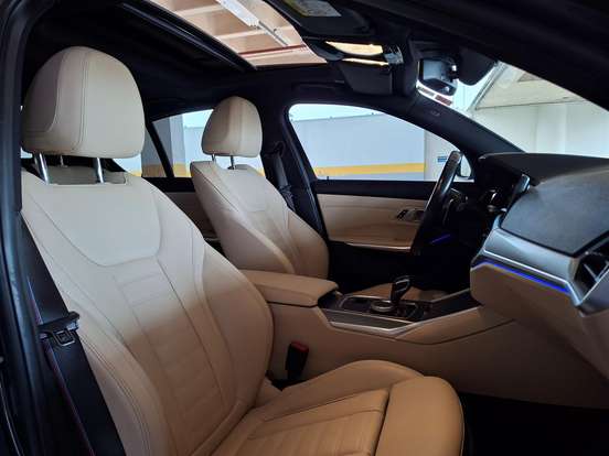 BMW-330i-2019
