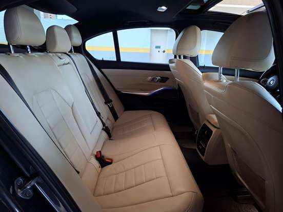 BMW-330i-2019