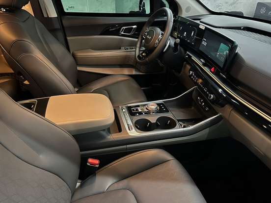 KIA-CARNIVAL-2024