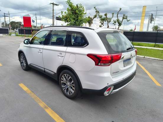 MITSUBISHI-OUTLANDER-2015