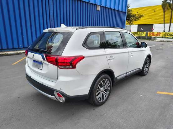 MITSUBISHI-OUTLANDER-2.0 16V GASOLINA 4P AUTOMÁTICO MITSUBISHI-OUTLANDER-2015