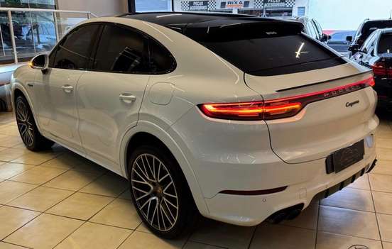 PORSCHE-CAYENNE-2022