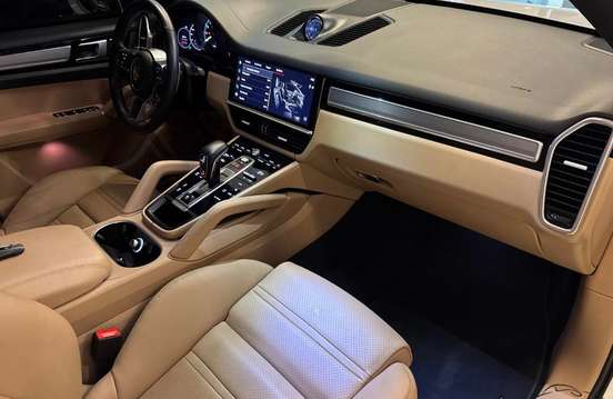 PORSCHE-CAYENNE-2022