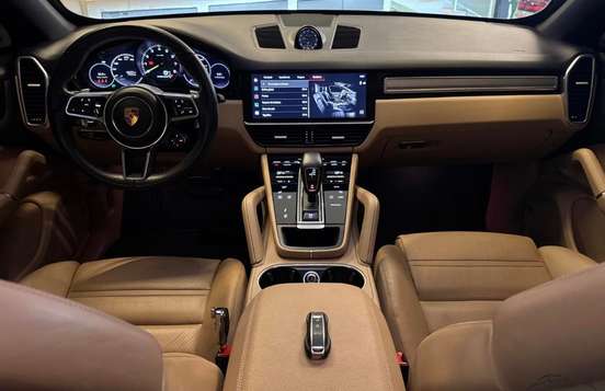 PORSCHE-CAYENNE-2022