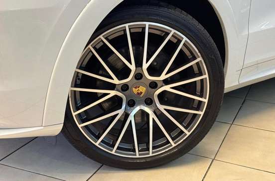 PORSCHE-CAYENNE-2022