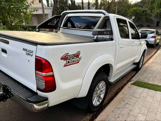 TOYOTA-HILUX-2012