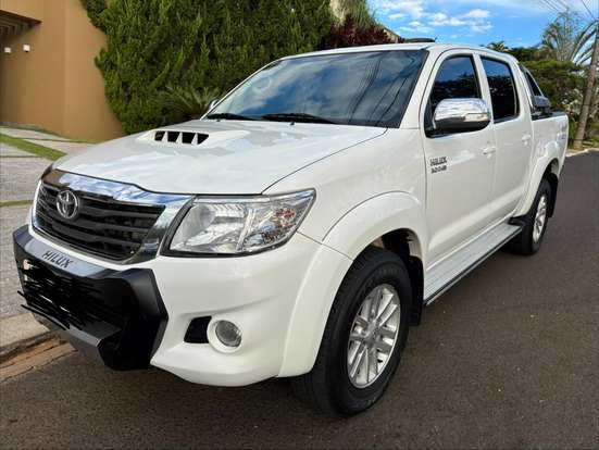 TOYOTA-HILUX-2012