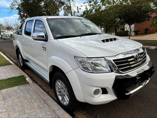 TOYOTA-HILUX-2012