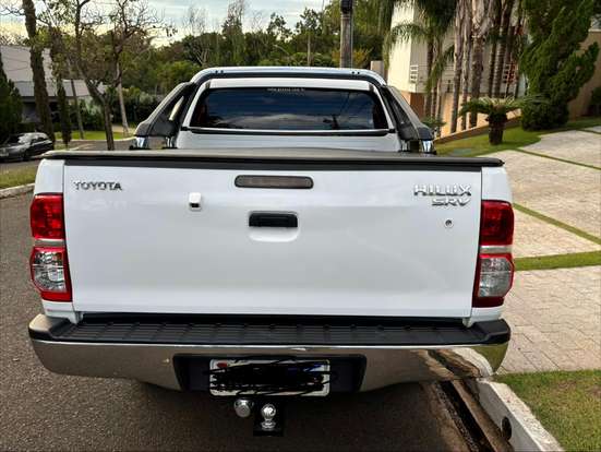 TOYOTA-HILUX-2012