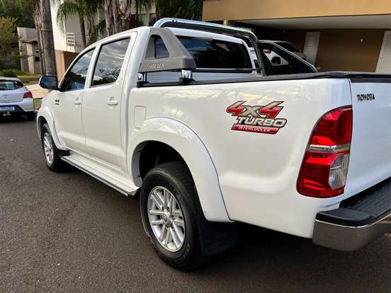 TOYOTA-HILUX-2012