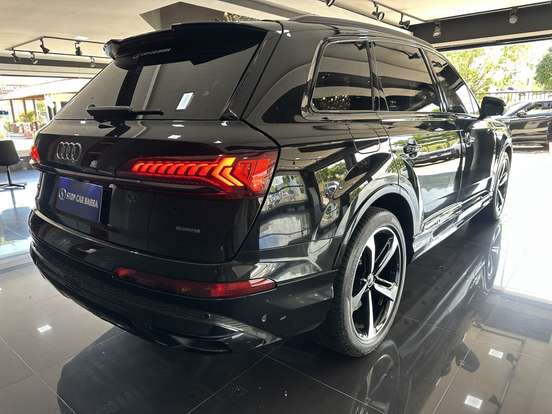 AUDI-Q7-2021
