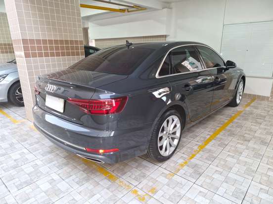AUDI-A4-2019