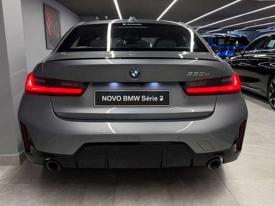 BMW-330e-2026