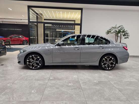 BMW-330e-2.0 16V TURBO HÍBRIDO M SPORT AUTOMÁTICO BMW-330e-2025
