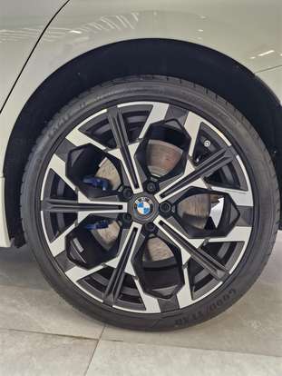 BMW-330e-2025