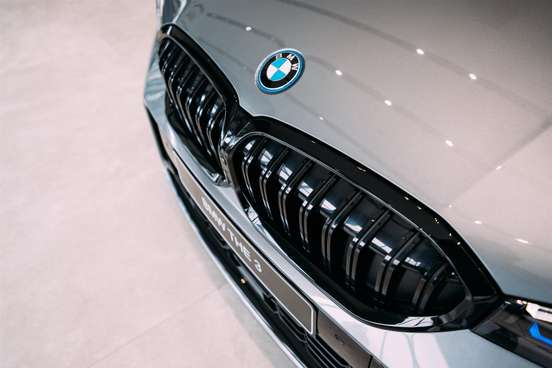 BMW-330e-2026