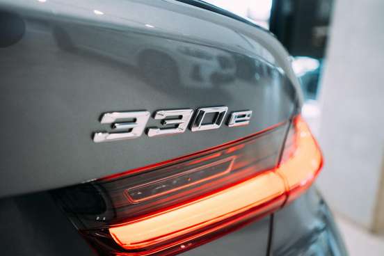 BMW-330e-2026