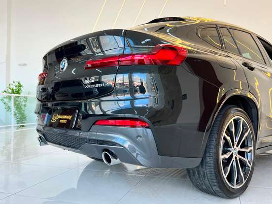 BMW-X4-2021