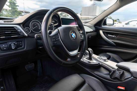 BMW-320i-2014