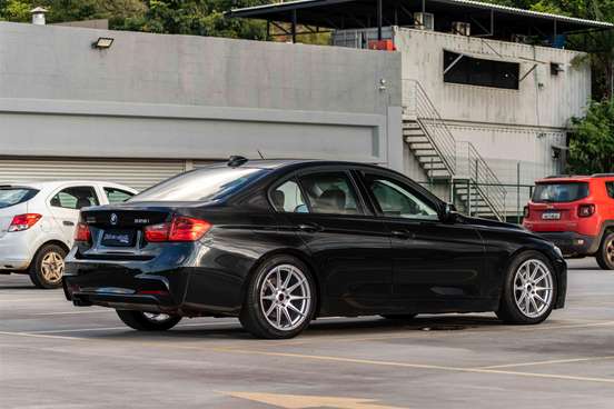 BMW-320i-2014