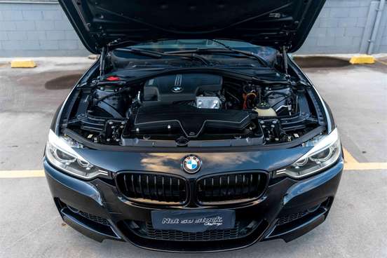 BMW-320i-2014