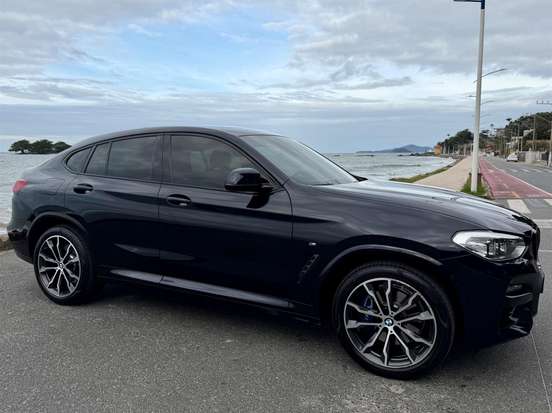 BMW-X4-2021