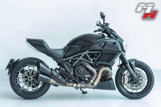 DUCATI DIAVEL DARK 