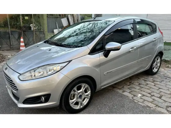 FORD FIESTA 1.6 SE HATCH 16V FLEX 4P POWERSHIFT FORD FIESTA 1.6 SE HATCH 16V FLEX 4P POWERSHIFT