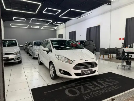 FORD FIESTA 1.6 SE HATCH 16V FLEX 4P POWERSHIFT FORD FIESTA 1.6 SE HATCH 16V FLEX 4P POWERSHIFT
