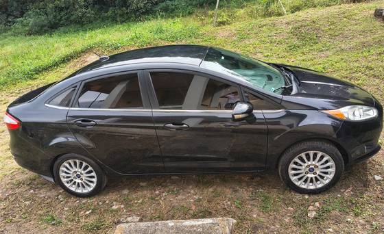 FORD FIESTA 1.6 TITANIUM SEDAN 16V FLEX 4P POWERSHIFT